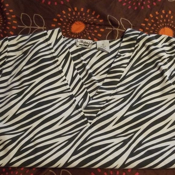 Pre-loved Scrub Tops - Picture 2 of 4